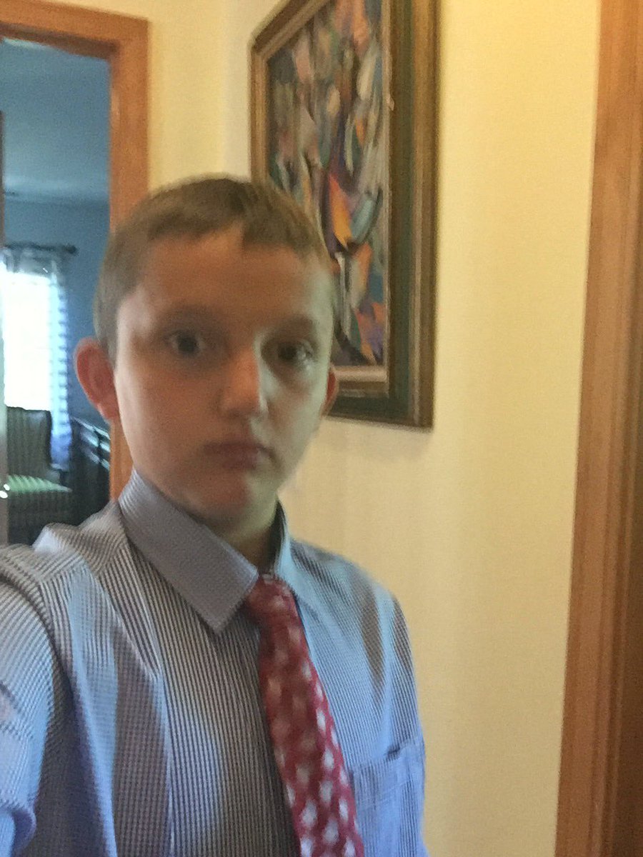 EdonisAwesome's tweet photo. Graduation day. next stop sixth grade 😎 https://t.co/az3MAQ23Ly