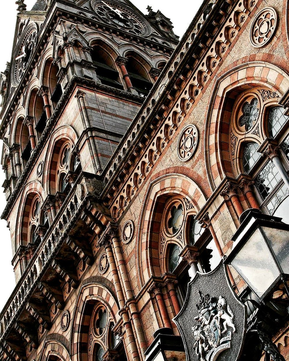 dragon_alina's tweet photo. Love this angles!  I'm getting obsessed with them! #explore #chestertownhall #SummerSolstice #Didsbury #photooftheday #PhotographyIsArt https://t.co/g96yibZCnJ
