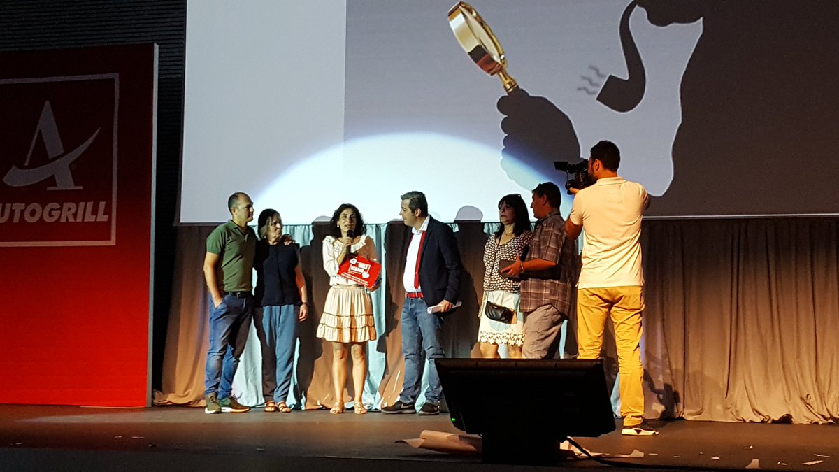 AutogrillIberia's tweet photo. Premio al equipo de Oiartzun por su trato excelente a los clientes #Autogrill17 https://t.co/UclTBbySjx