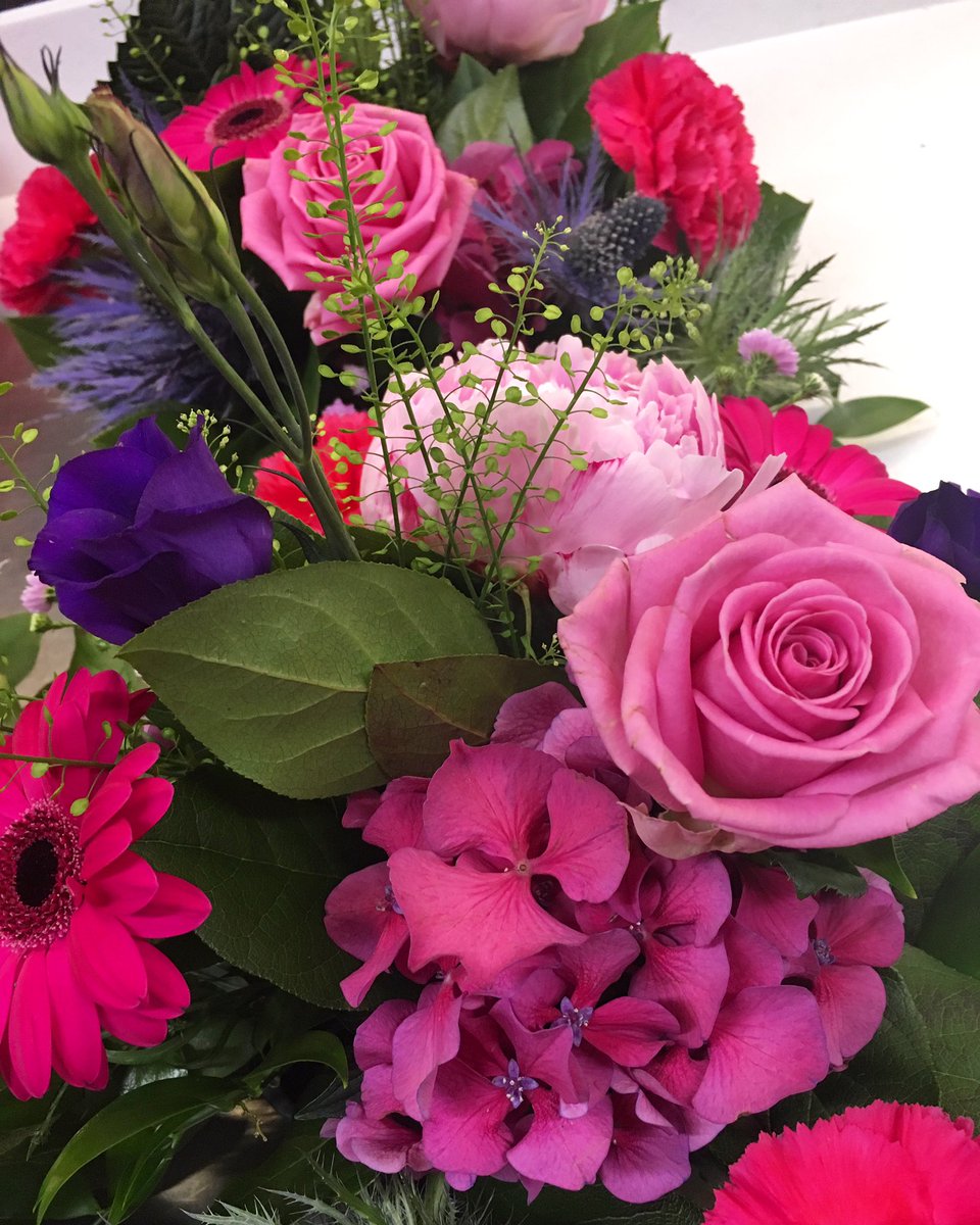 GCUFood's tweet image. Beautiful flowers for a special lunch today! 🌺🌸🌹 #hospitalitydoneright #welovethisbusiness