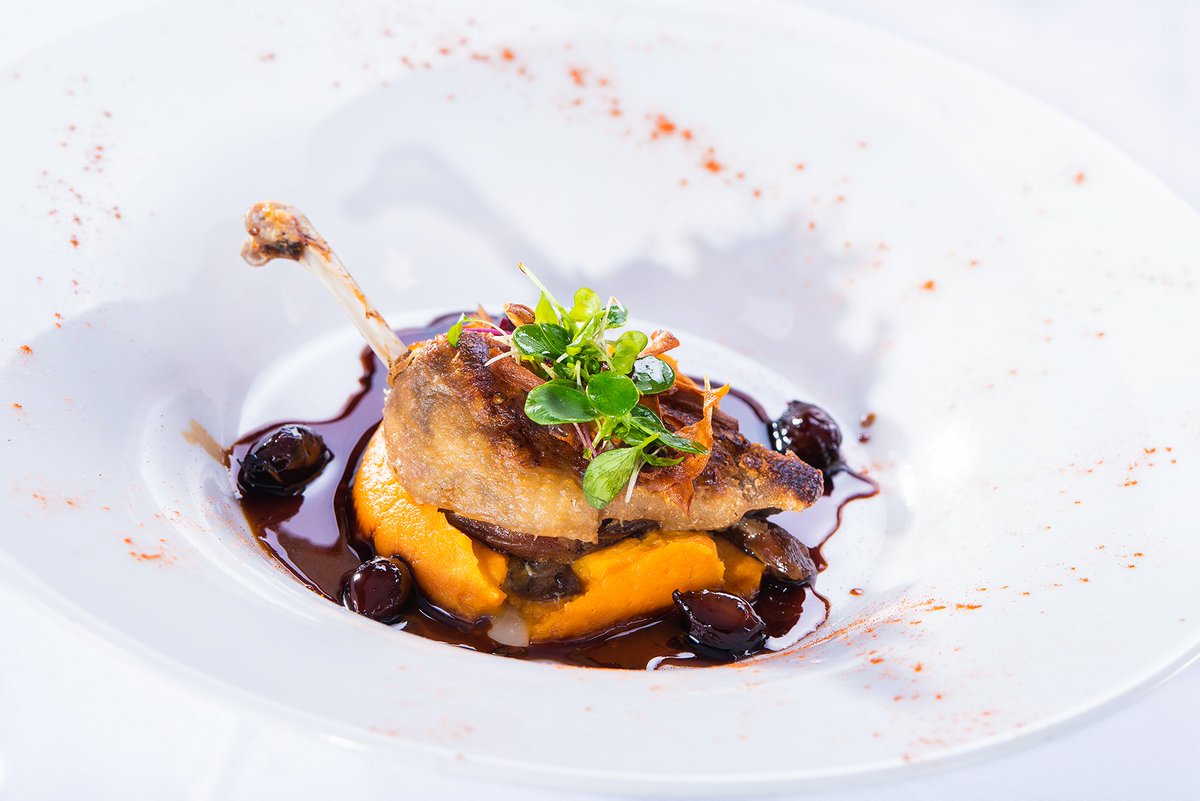 TheRossHotel's tweet photo. Come in for your #MidweekTreat - you deserve it - 2 Courses & a Cocktail - only €25 per person 6pm-7pm #TheRossRocks #CellarOne https://t.co/wOMbCTpvCn