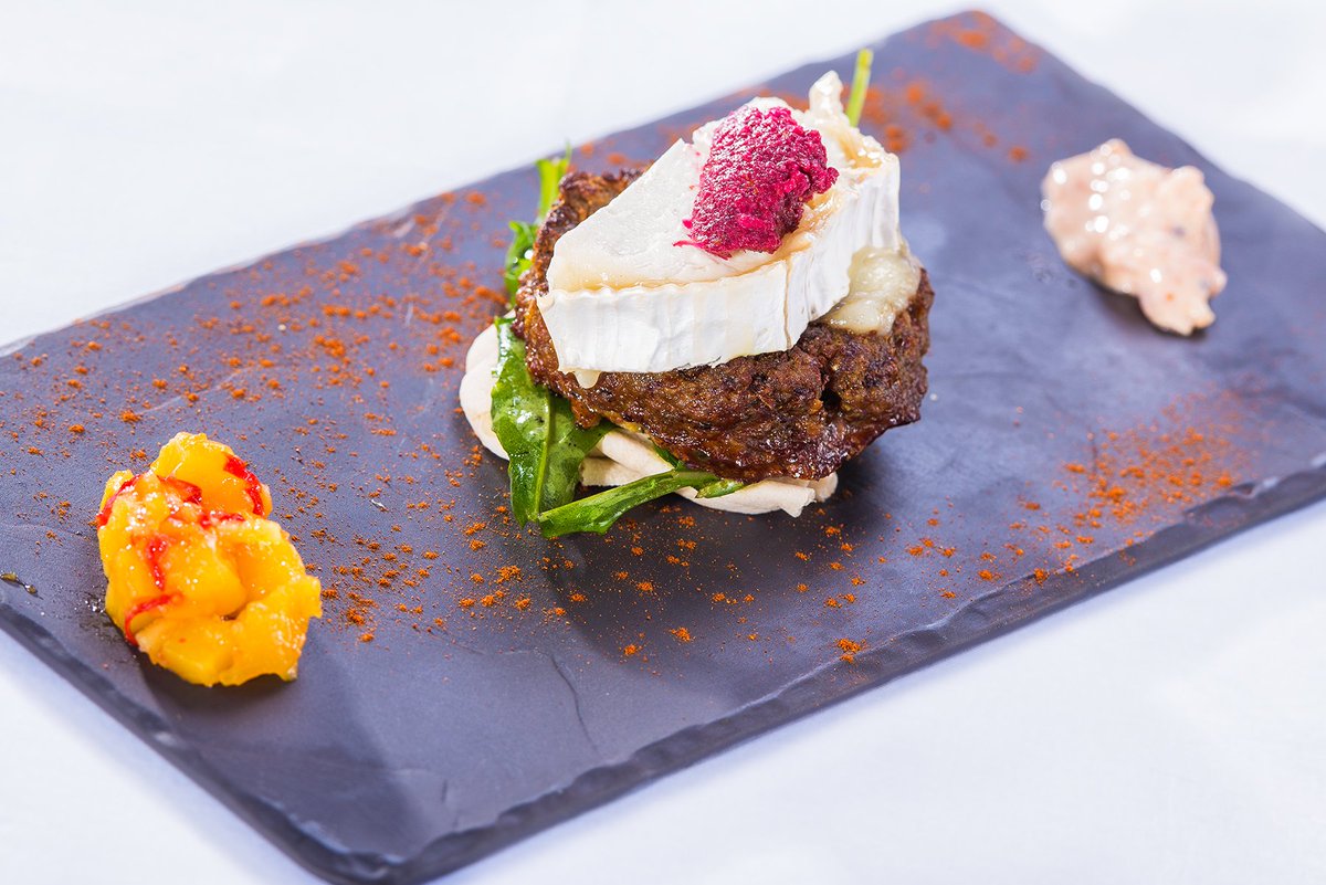 TheRossHotel's tweet photo. Come in for your #MidweekTreat - you deserve it - 2 Courses & a Cocktail - only €25 per person 6pm-7pm #TheRossRocks #CellarOne https://t.co/wOMbCTpvCn