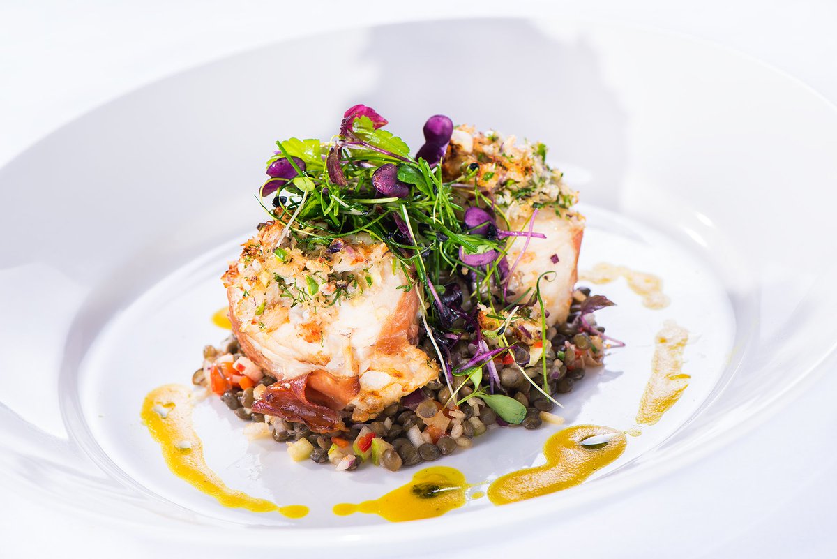 TheRossHotel's tweet photo. Come in for your #MidweekTreat - you deserve it - 2 Courses & a Cocktail - only €25 per person 6pm-7pm #TheRossRocks #CellarOne https://t.co/wOMbCTpvCn