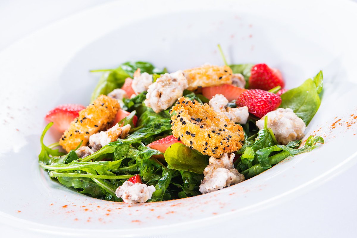 TheRossHotel's tweet photo. Come in for your #MidweekTreat - you deserve it - 2 Courses & a Cocktail - only €25 per person 6pm-7pm #TheRossRocks #CellarOne https://t.co/wOMbCTpvCn