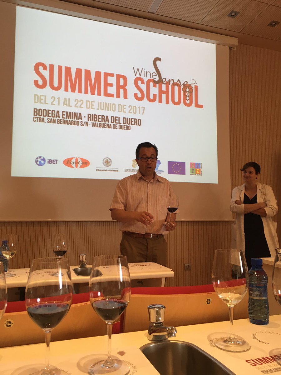 MariaFunge's tweet photo. Todo un lujo cerrar la jornada #winesense con una cata con Alberto Guadarrama en @Matarromera @WineSense_EU @fungeuva @einnovacion https://t.co/8XjDzPyN6Z