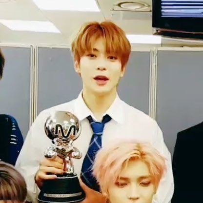 From holding other winners trophies to holding their own trophy 💪👏
#CherryBomb1stWin 
#NCT1271stwin