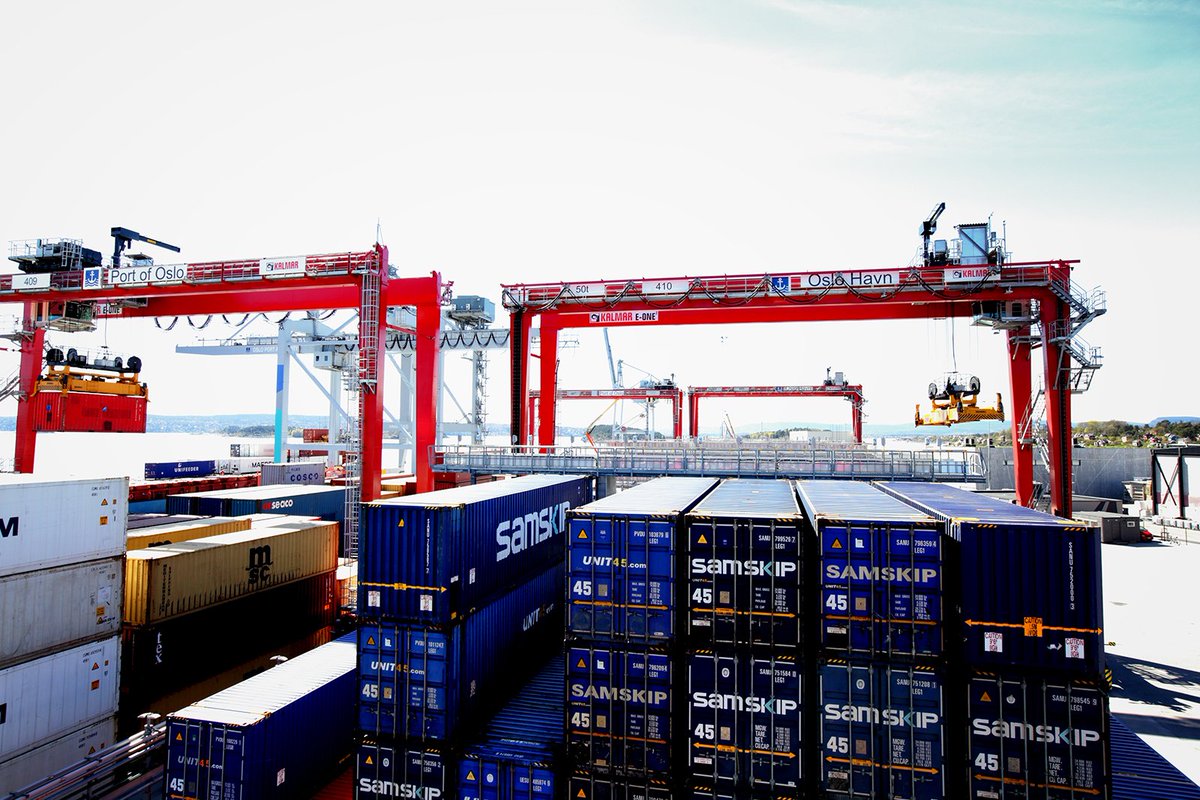 Kalmarglobal's tweet photo. Kalmar’s RTG range at #TOCEurope. It’s #safe and equipped with #antisway #anticollision #technologies @tocworldwide https://t.co/caN19cNCL7 https://t.co/O2VEkp0gLM