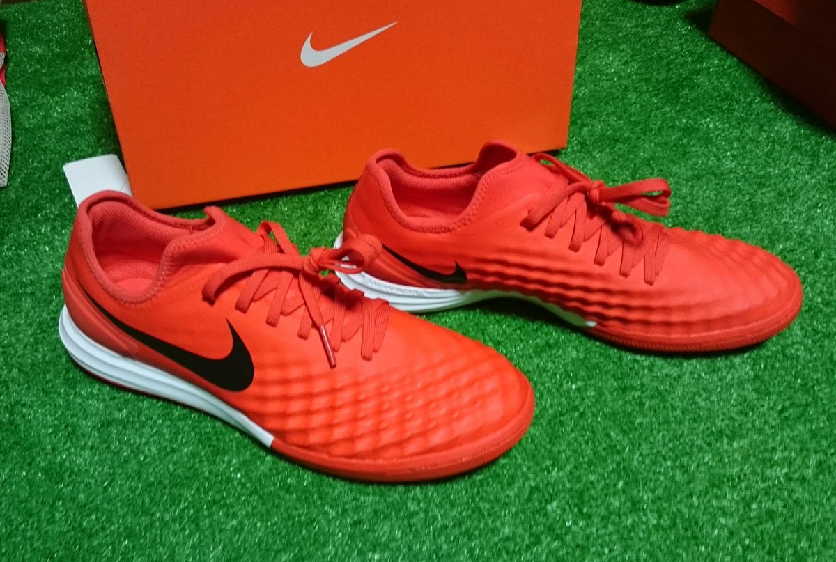 It サッカースパイク בטוויטר 今回購入したインドアコート用のシューズは どんっ ナイキのマジスタ X フィナーレ 2 Ic を購入しました テクスチャー加工を施した凸凹状のアッパーはどのようなボールタッチ感なのか楽しみです