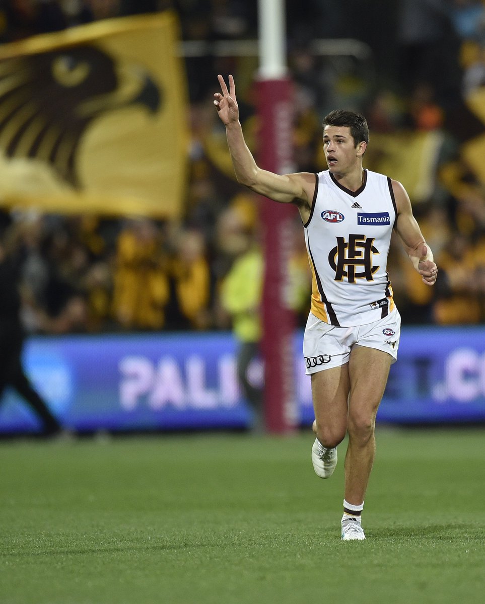 FOXSportsNews's tweet image. HAWTHORN OF OLD:
Five @HawthornFC players kick two goals each in their 14.12 (96)-12.10 (82) victory over @Adelaide_FC #AFL