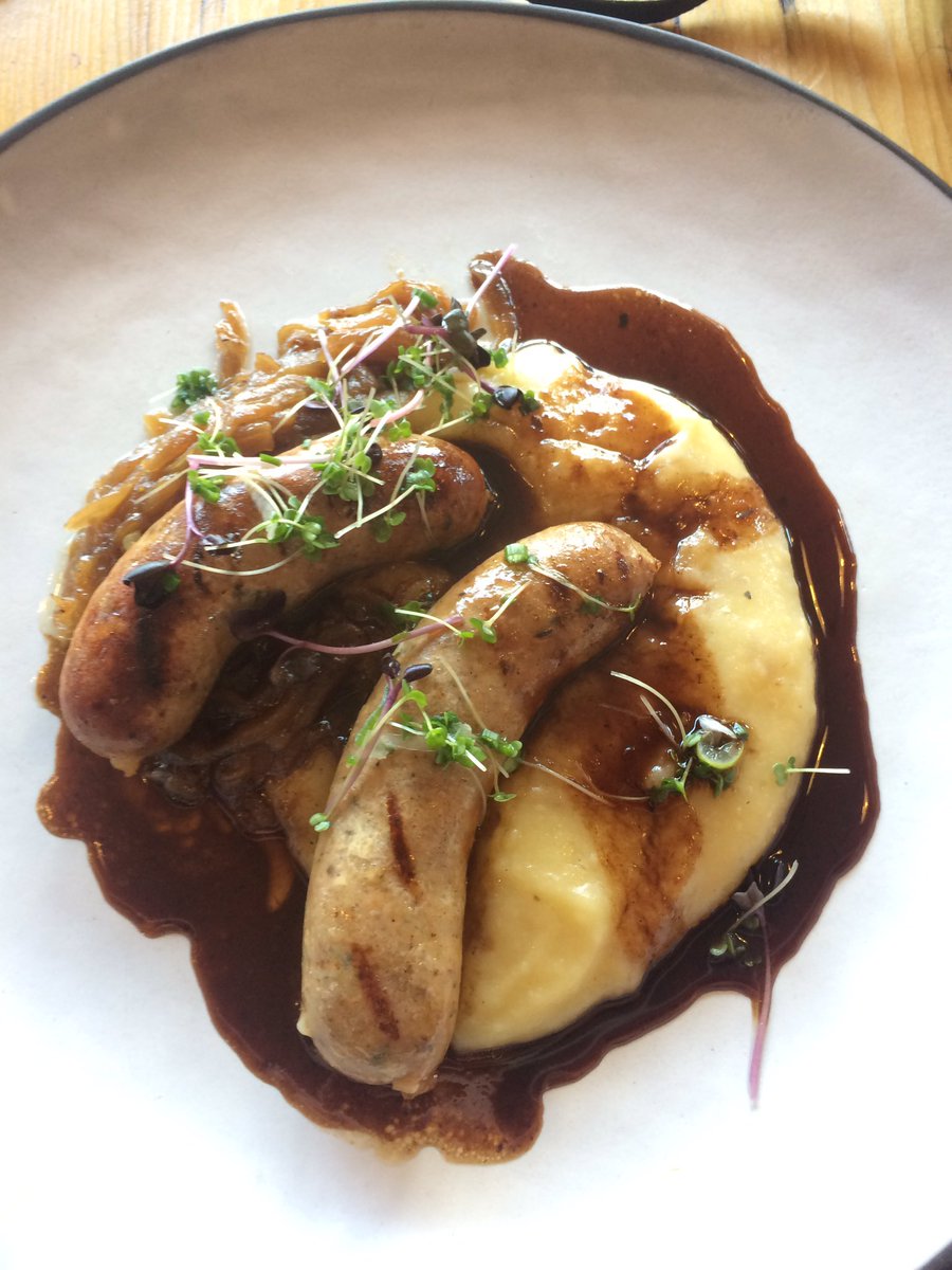 ai_video_s's tweet photo. Opted for the Bangers and Mash. Perfect winter food and boy o boy are they delicious!! #MondiallWinterMenu https://t.co/TgLTEBs7nQ