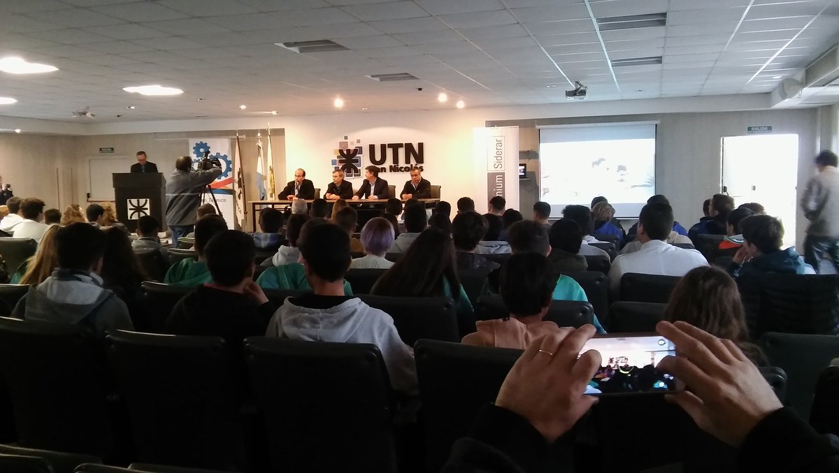 TDigitalesINTA's tweet photo. Comienza jornada #GenTecnicoMakers de @TerniumArg #Siderar donde jovenes se sentaran a #cranear #ideas en #UTN #SanNicolas https://t.co/JzEdRtYhmu