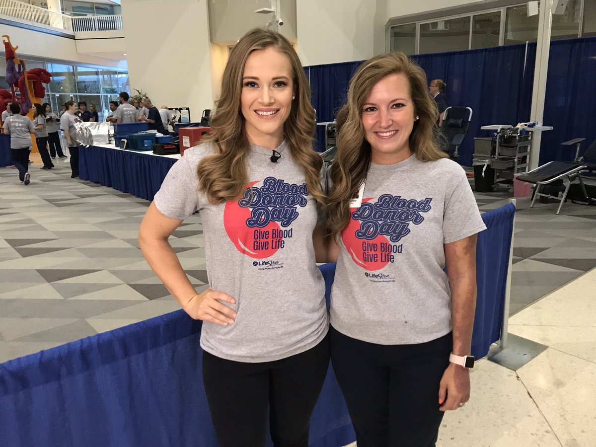 AlyxSacksKCCI's tweet photo. Blood Donor Day is underway here at Capitol Square❣️ Give blood and give life. #BDD2017 @KCCINews @LifeServeBldCtr https://t.co/Lc39h9meQy