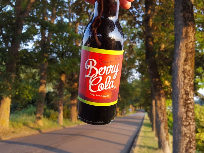 BerryProvince's tweet photo. On vous confie notre astuce contre la #canicule2017... Un #BerryCola à l'ombre des platanes !! 😎😍 https://t.co/cFARbWFkOh