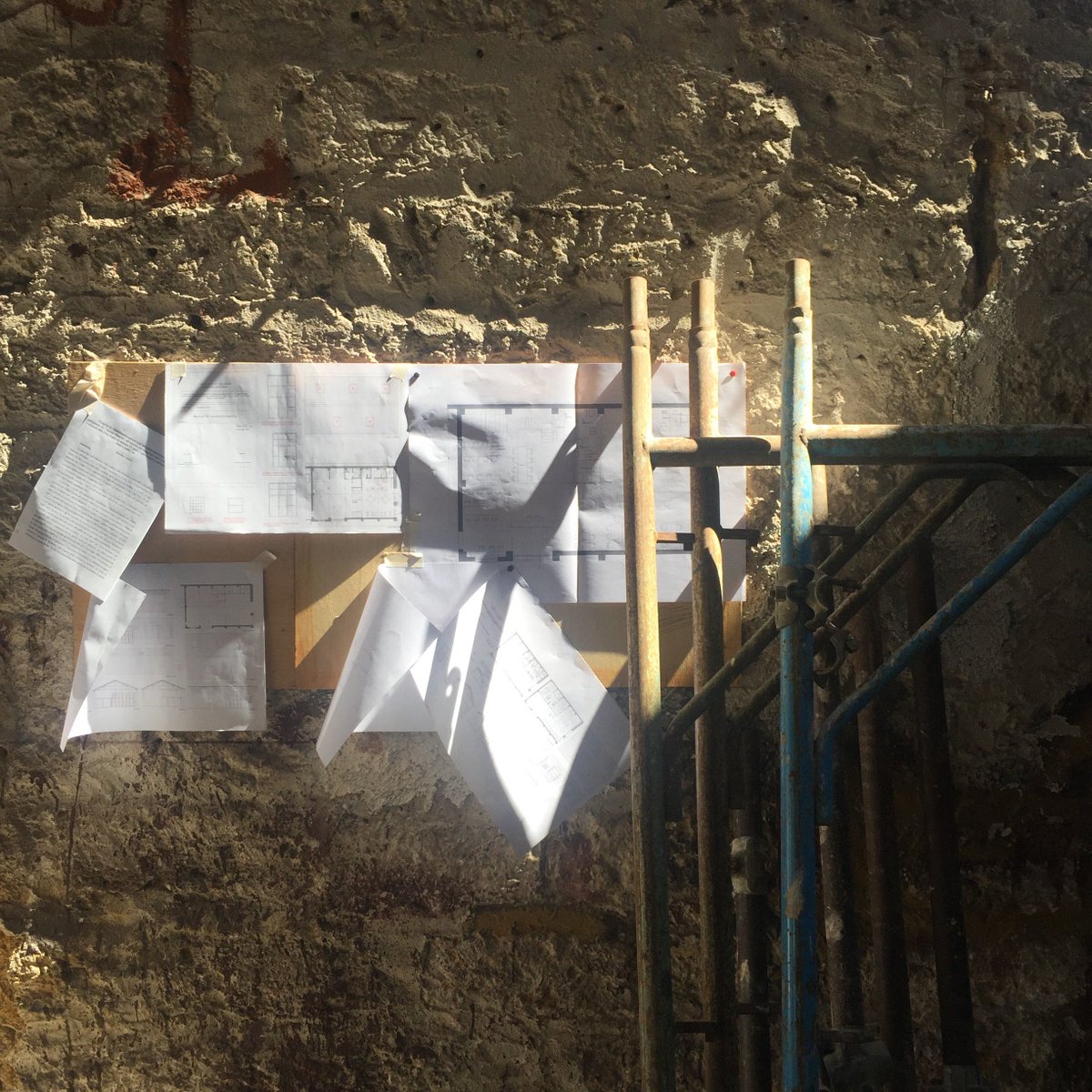 Un cantiere ai cantieri: lavori in corso allo spazio Bausch delle ex officine ducrot 
>> stay tuned lavoriamo per voi #creziplus