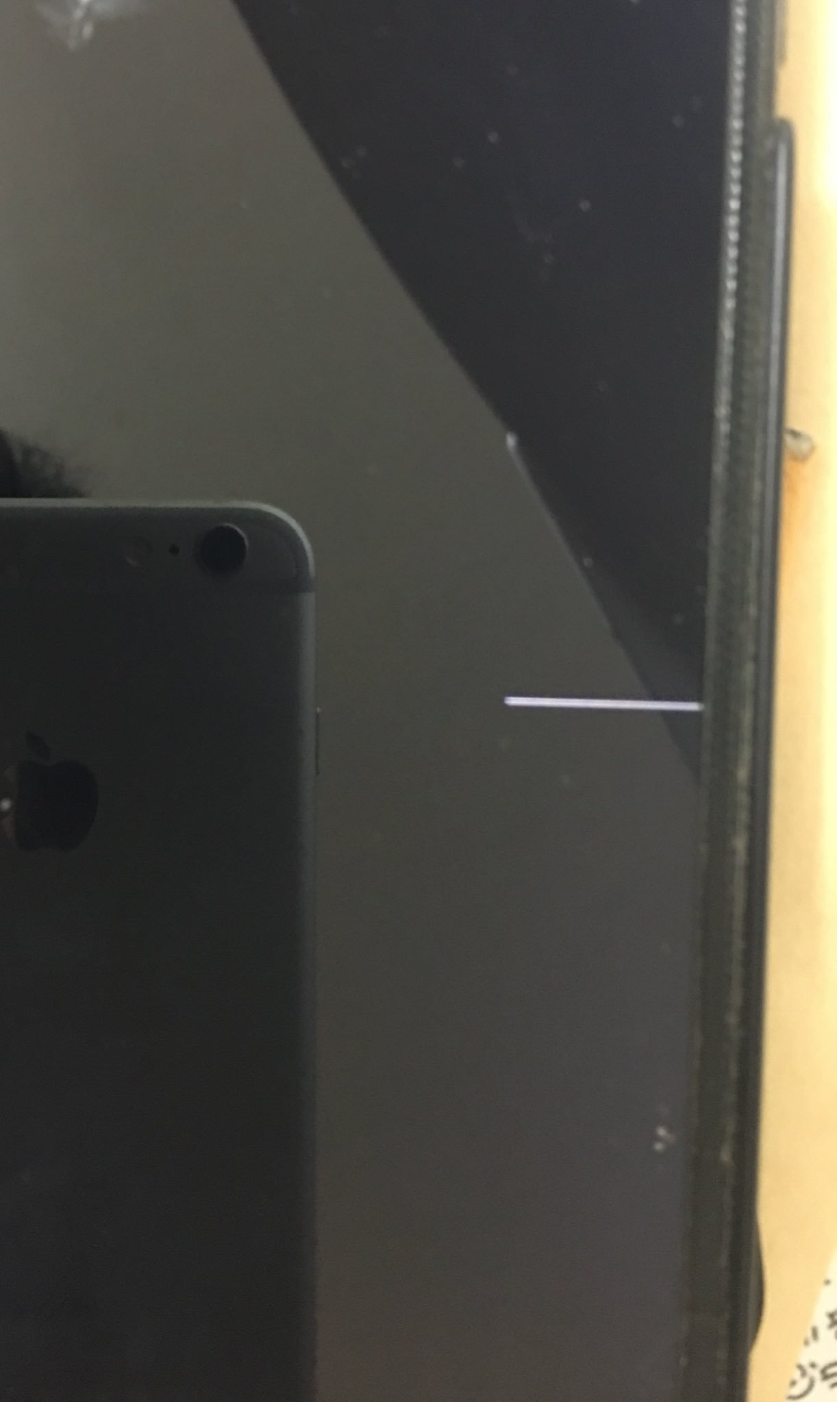 ねこかます マイiphone7s リンゴループに突入 何度復元試みても失敗に終わ上に画面には不吉な横線が というわけで旧 Iphoneから失礼します なにやらいそがしそうだね T Co 6hsq7km4te Twitter