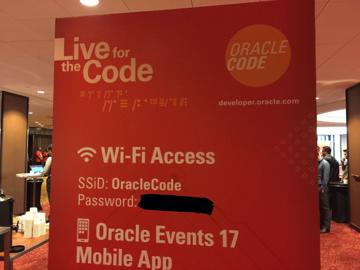 scottshows's tweet photo. I'm looking for pineapples before the keynote. #MiTM #OracleCode #HooliCon @OracleDevs https://t.co/SNtFIVrgAP