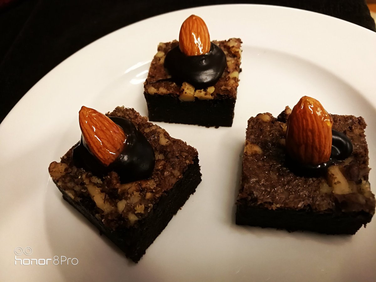 HiHonorIndia's tweet photo. High tea time &amp; some chit chats! We are gathering with our tech geeks, lifestyle freaks &amp; travel junkies.  #Honor8ProIsComing #LikeAPro https://t.co/jIpHc1DS4A