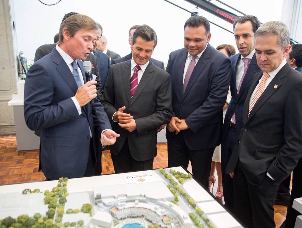 BGamboaLago's tweet photo. @LagoBienesR @ampinacional reconocen y felicitan a @InmobiliaMexico por poner en alto el nombre de Yucatán en el desarrollo inmobiliario . https://t.co/6es8qrlI2K