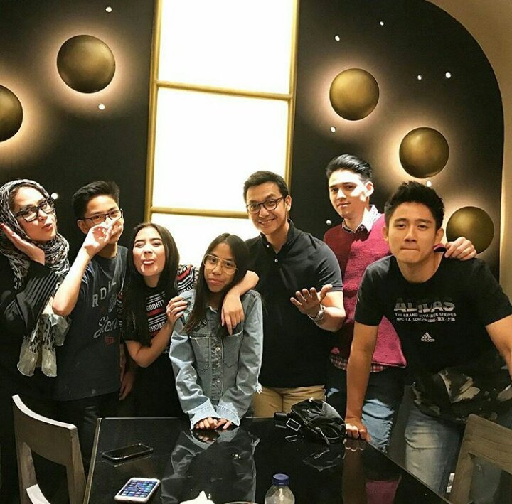 MaximersJ's tweet photo. Uyeeee @MAX_maxime @KennyAuztin @PrillyBie 💕💕💕 https://t.co/WqkyG0lwf8