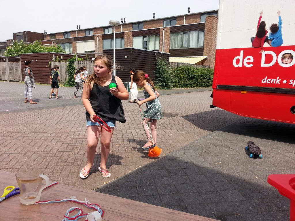DoenjaTalin's tweet photo. De Doenja bus is weer in de wijk @DOENJAutrecht https://t.co/2n3xun2mUR