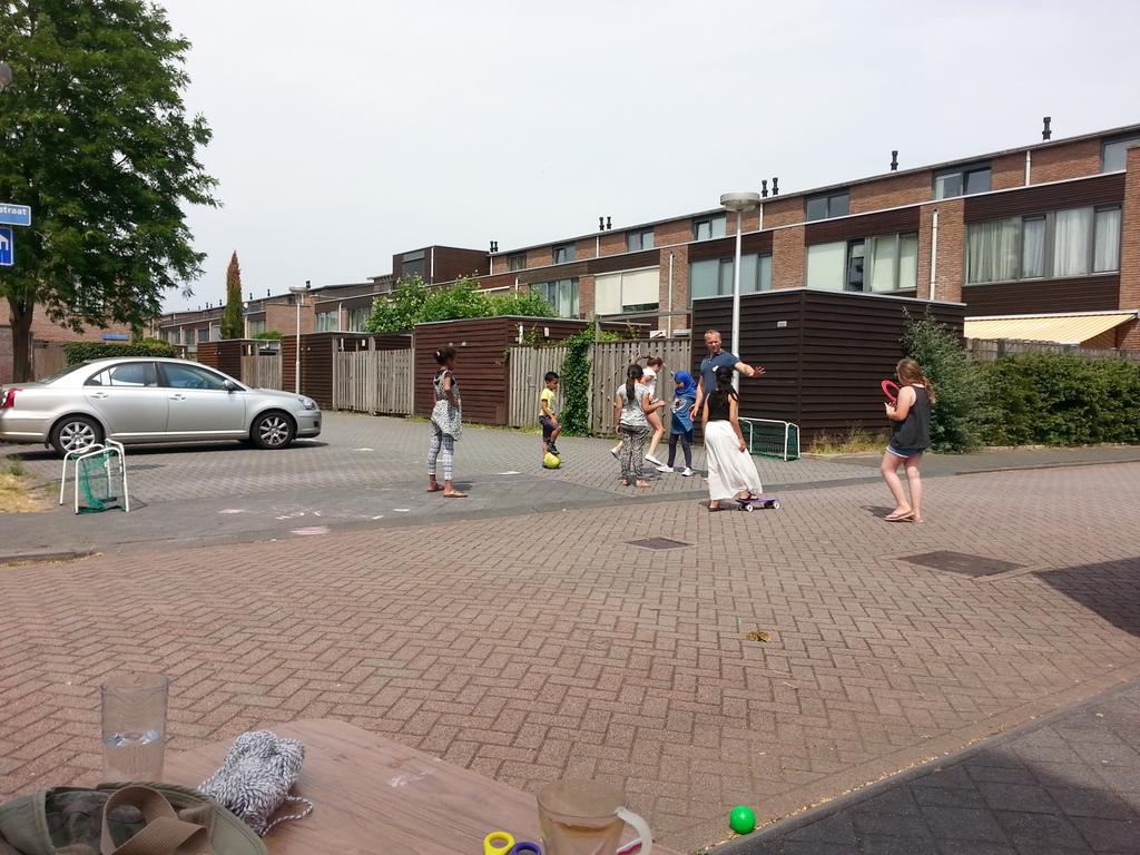 DoenjaTalin's tweet photo. De Doenja bus is weer in de wijk @DOENJAutrecht https://t.co/2n3xun2mUR
