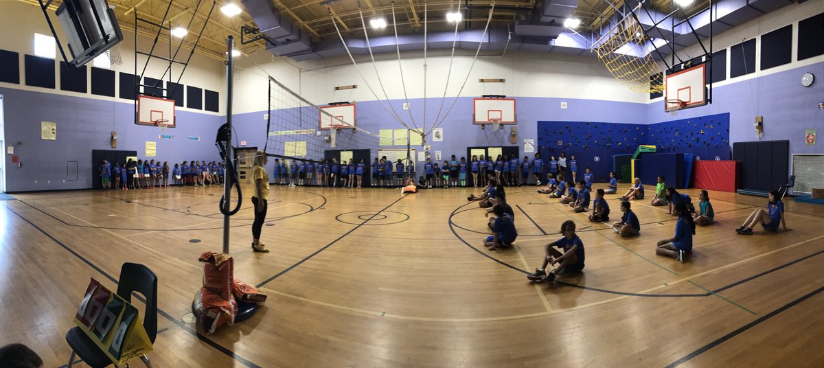 MrsClassGrade5's tweet photo. Getting ready for the @HarringtonHAWKS 5th grade volleyball game. Woohoo! #lpsHAWKS #juneprojects https://t.co/jYpOZR7hVA