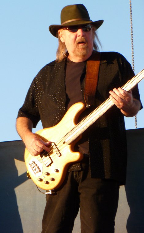 BraveWords666's tweet image. Happy Birthday to Larry Junstrom, of 38 Special and Lynyrd Skynyrd. His amateur radio call letters are K4EB or "Known 4 Excellent Bass".