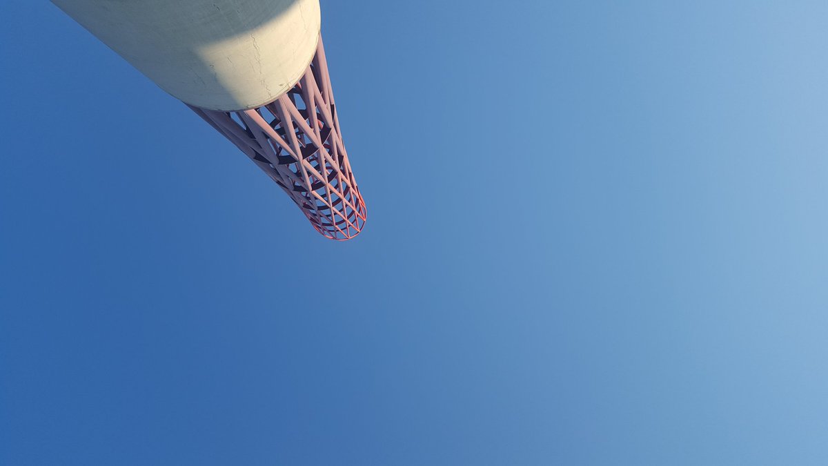 DeepInitUK's tweet image. Had a #competition with the big red #zoot on #Nottingham #uni campus. Theirs might be bigger...but mine was higher 😉🍁🔥💨 #420 #bluesky #sunny