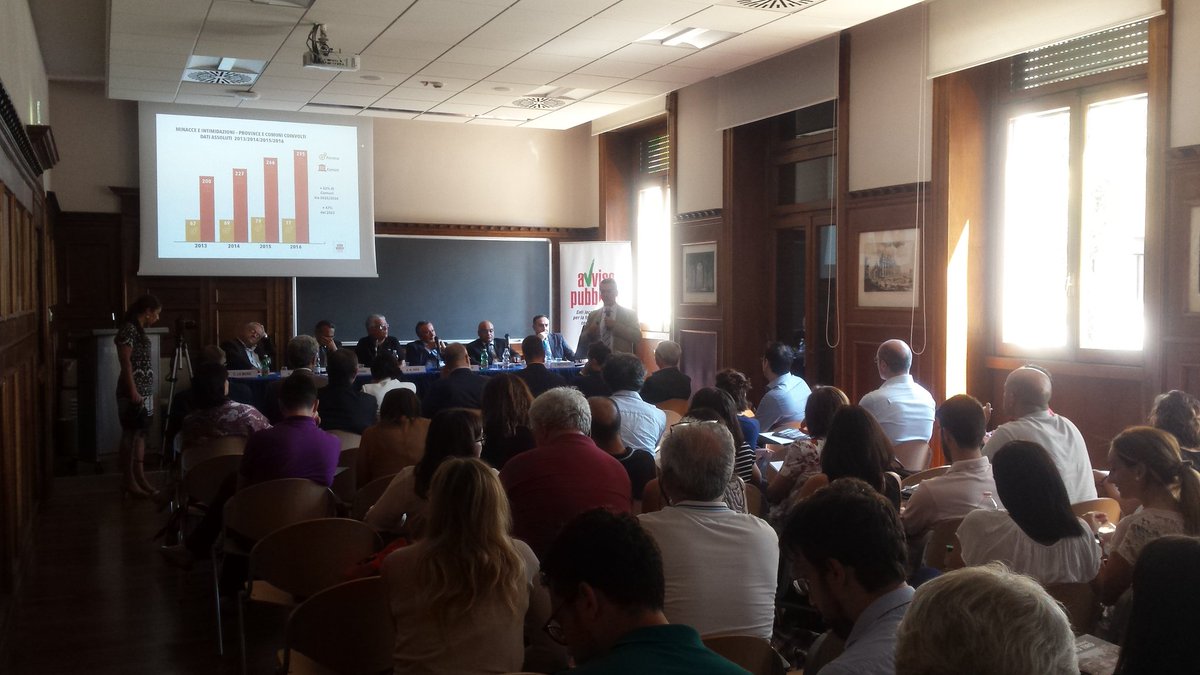 avvisopubblico's tweet photo. #AST2016 @PierpaoloRomani illustra i dati del Rapporto #Amministratorisottotiro all'@UniLUISS https://t.co/TaCg5VWTuD