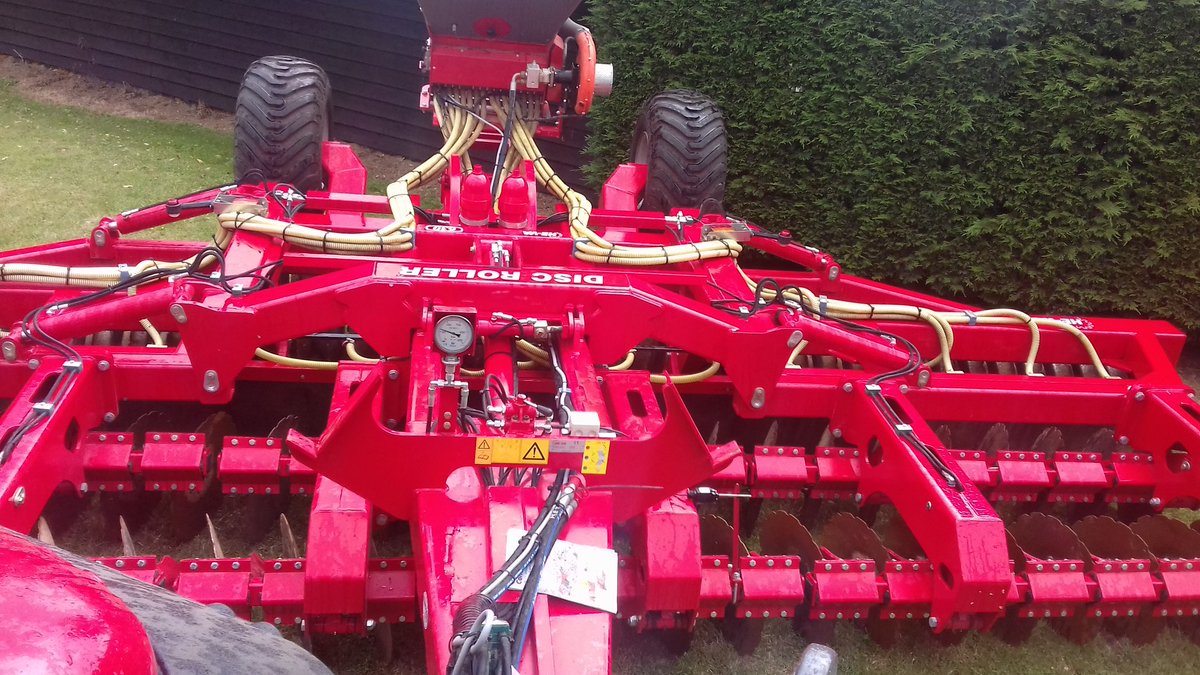 opicocentral's tweet photo. @FrontierAg Farm day with @tnstractors today in Suffolk @Heva_UK #discroller @OPICOLtd #harvest17 @FarmersGuide @cpm_magazine https://t.co/S99OY138Ny