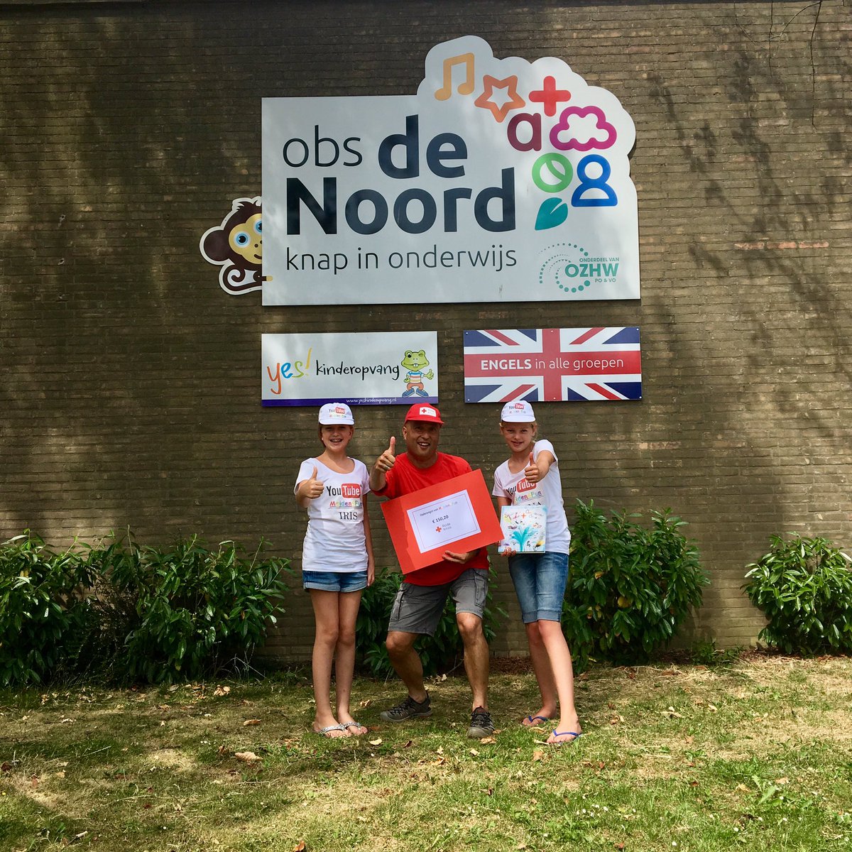 RodeKruisRdam's tweet photo. Vanmiddag bij OBS Noord een prachtige cheque van ruim € 150 euro in ontvangst mogen nemen. Dankjewel meiden4fun ❤️ #rodekruisweek https://t.co/cOaVVsg7bn
