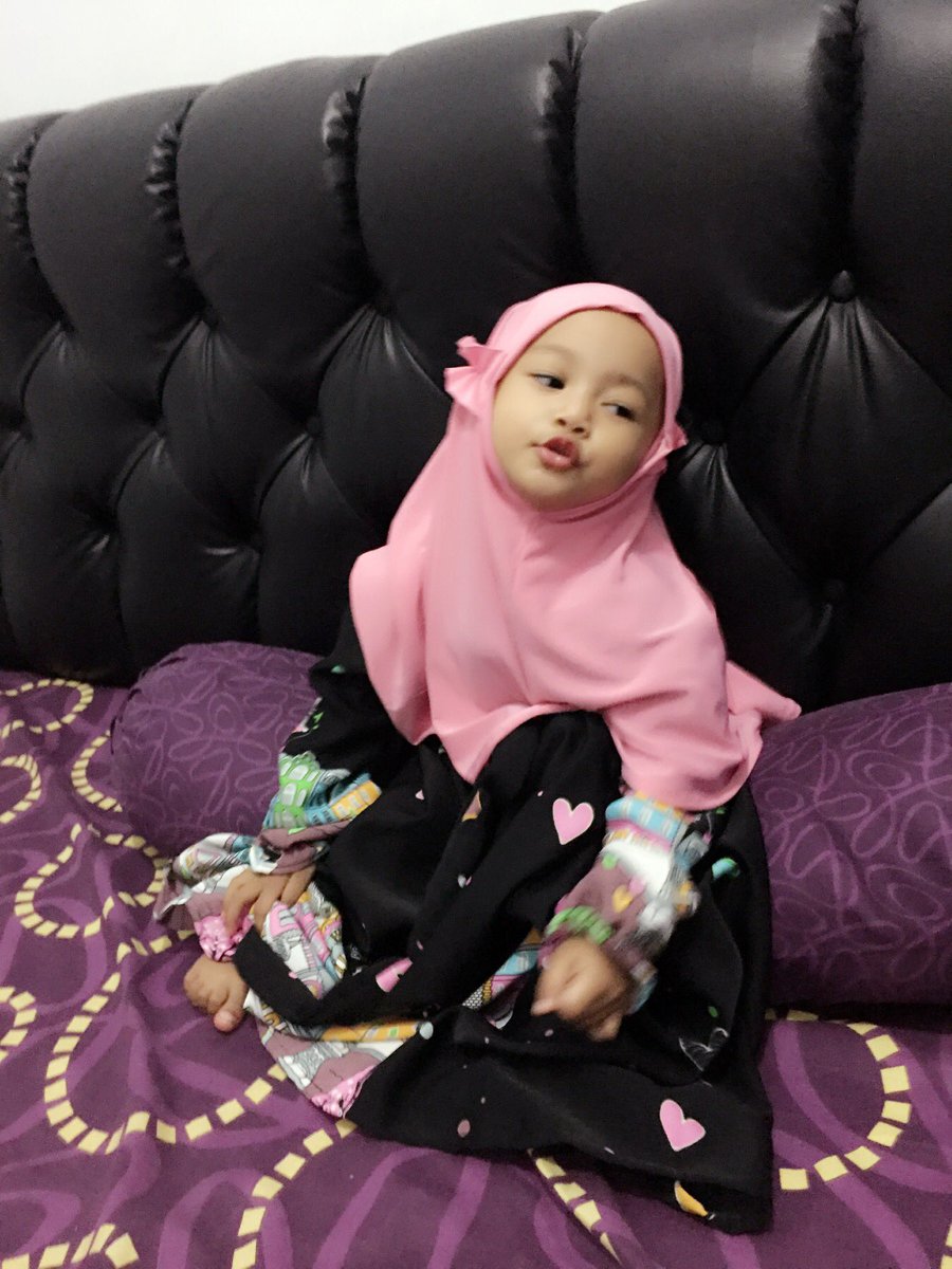 Aurora257's tweet photo. Kyk anak gede. Pdhl blm genap 2y... https://t.co/Gc7wzOLVCp