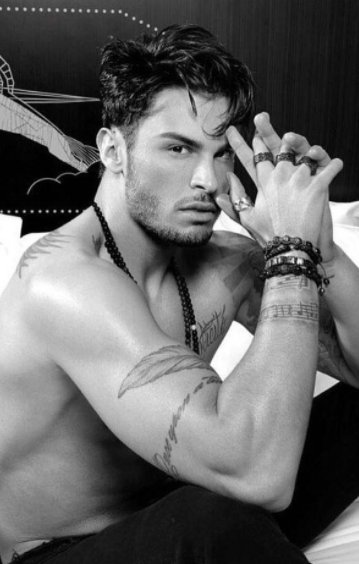Tu connais forcément notre #crush du jour 🙃
-> bit.ly/bap_gia
#tchat #urbangay #rencontres #sexyboys #boys #cute #boysfashion