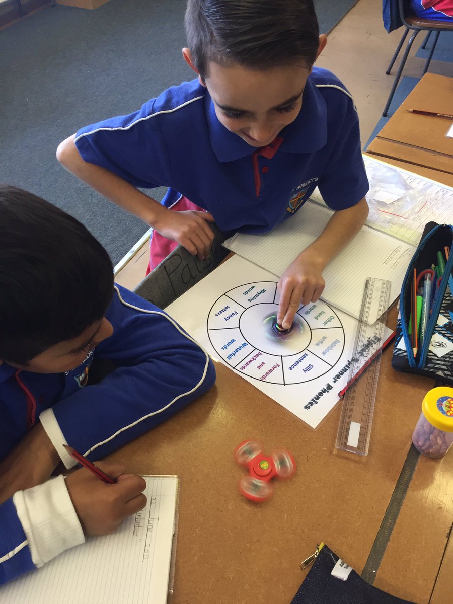 di_livingstone's tweet photo. Fidget spinner phonics. Look at their faces! @BenniesJP #ACTIVE learning #boyfriendly https://t.co/5yH8f69bYs