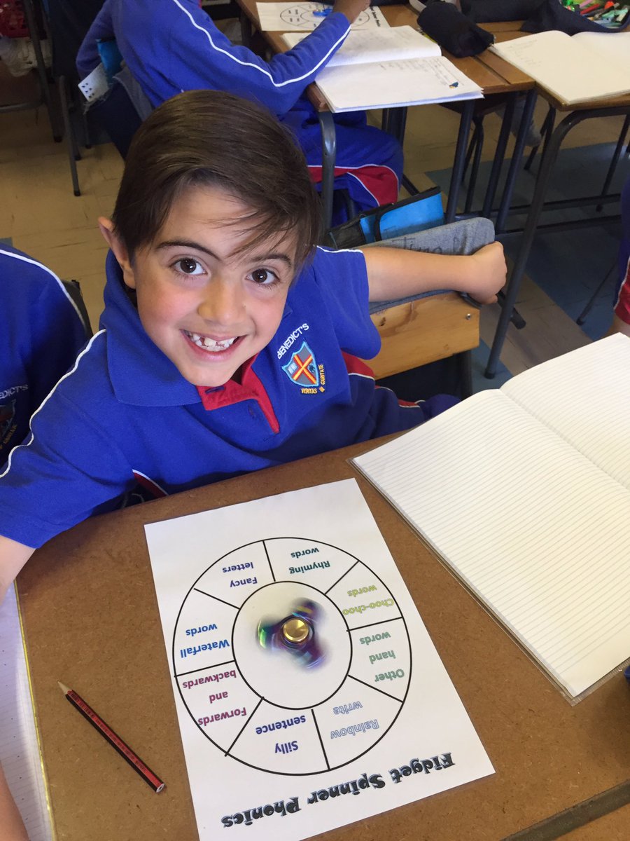 di_livingstone's tweet photo. Fidget spinner phonics. Look at their faces! @BenniesJP #ACTIVE learning #boyfriendly https://t.co/5yH8f69bYs