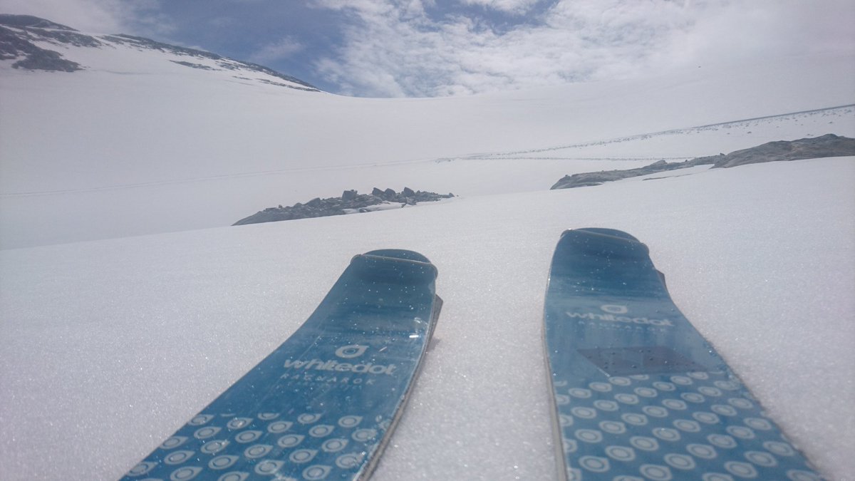 FredSyversen352's tweet photo. Fantastic Stryn #whitedotskis #poc #pocteam #flylowgear #surefoot #swix #strynsummerski #visitnordfjord #folven https://t.co/4owfNuT8Ty