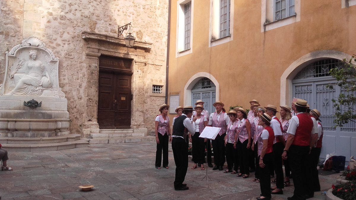 JEANRENELAGET's tweet photo. A la #FeteDeLaMusique #FeteDeLaMusique2017 à #Grasse #Grasse06 - #CAPG #AlpesMaritimes - #RPF #RPFJ #RPF06 #RPFJ06 #RPFGrasse #Laget #RPR 1 https://t.co/faGfeSrYmc