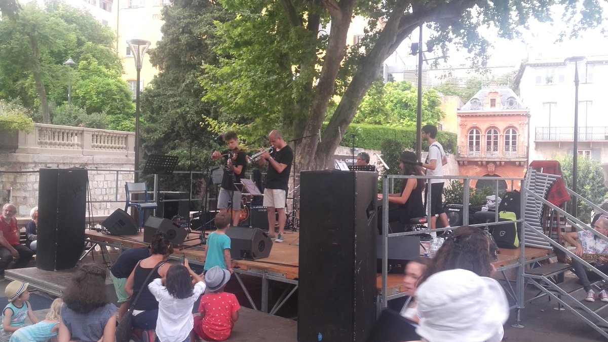 JEANRENELAGET's tweet photo. A la #FeteDeLaMusique #FeteDeLaMusique2017 à #Grasse #Grasse06 - #CAPG #AlpesMaritimes - #RPF #RPFJ #RPF06 #RPFJ06 #RPFGrasse #Laget #RPR 2 https://t.co/rOTKIw1bnp
