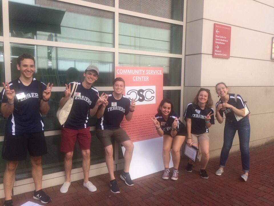 heyfysop's tweet photo. Good morning #BU2021 session 3! Be on the lookout for the blue shirts today to learn more about #FYSOP2017 ππβοΈ #BUOrientation #bucsc https://t.co/HCc8fapNqV