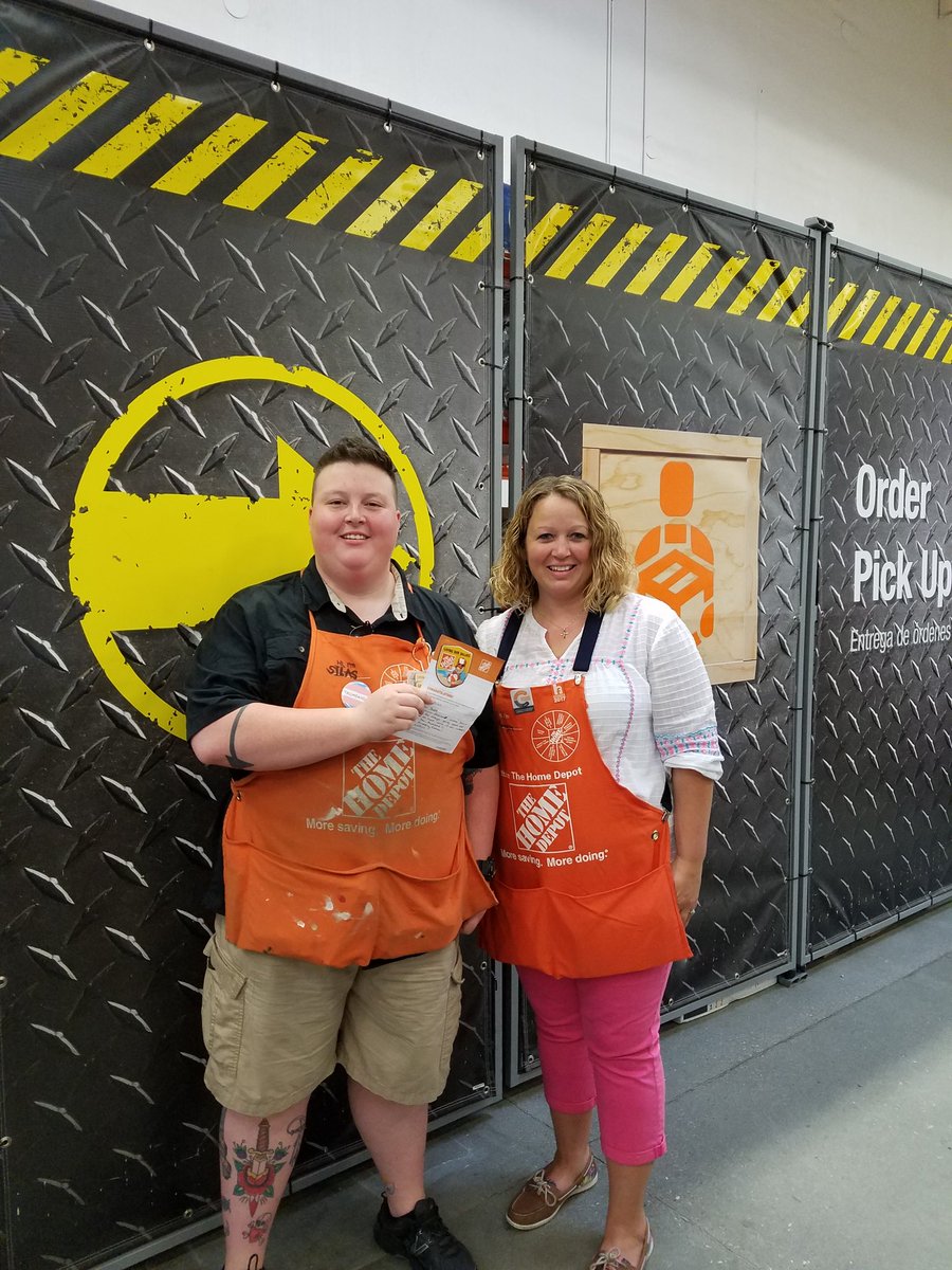 FloodKimberly's tweet photo. For being a Rockstar and taking care of our customers . Great job Silas https://t.co/3bxXaf5UAO