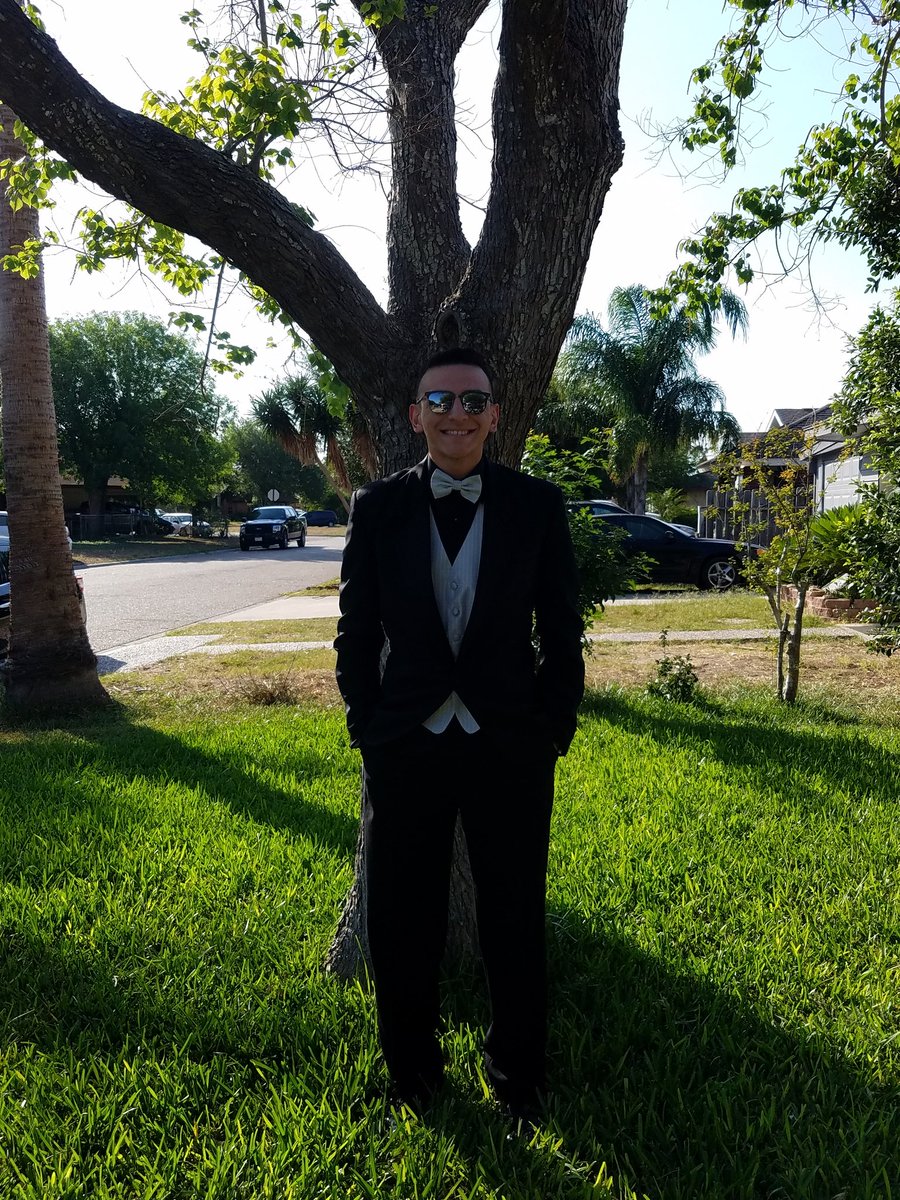 theunrealash's tweet photo. @tovar2900 
Hey noone woke me up! I dont believe in goodbyes, just see you laters! Youll always be a little bro to me! https://t.co/GetU7gmRqg