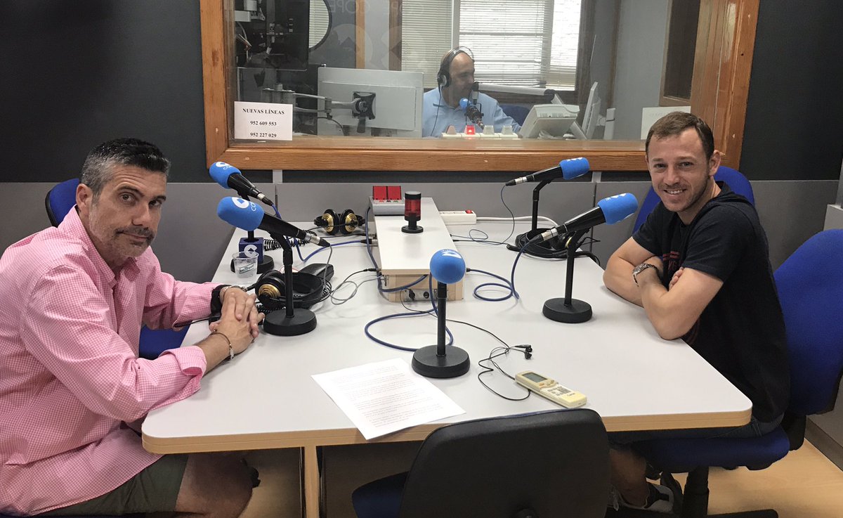 DeportesCopeMLG's tweet photo. Nos visitan los amigos del @CBMarbella1 con el gran @francistome y @Yiyitodelrio para hablar de su gran y ambicioso proyecto #93.4FM 🏀📻 https://t.co/AYq7MRHPYD