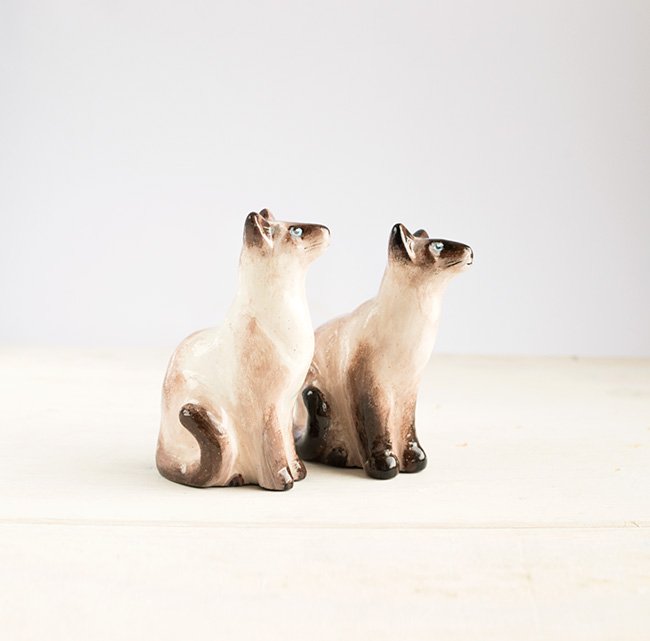 CuteVintageCat's tweet photo. Cute siamese cats totem https://t.co/Ut3qybEhSi #CuteCats #Siamese #totem #kapussta #catloverpeople #giftideas #homedecor #siamesecat #rt https://t.co/ORDtxJv0w8