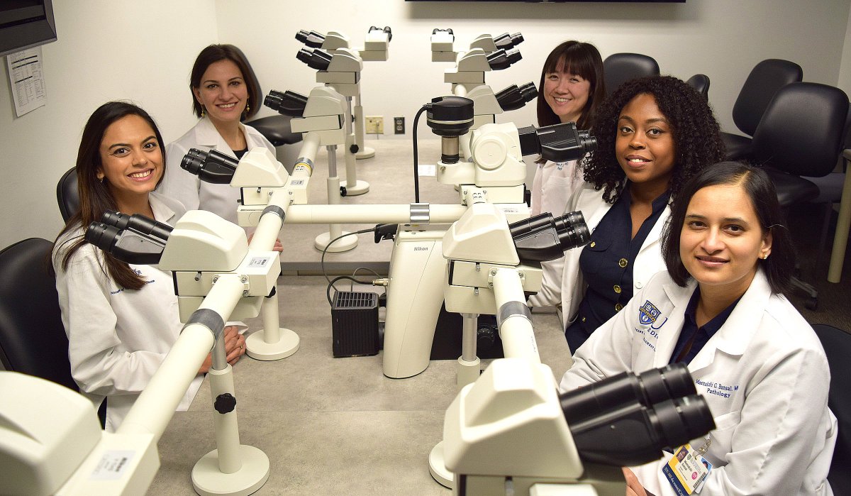 URMed_Pathology's tweet photo. Special shout out to our 5 graduating Pathology residents: Diana, Meenakshi, Sachica, Sapna & Shana. Good luck, ladies! @AgostiniVulajDO https://t.co/Q43b00Kwl9
