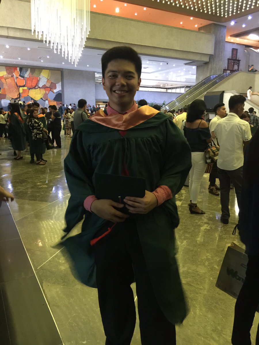 AgentPierrey's tweet photo. Degree Holder π. #FEUClassof2017 #FEUGrad https://t.co/qXAfZ3A2Ob