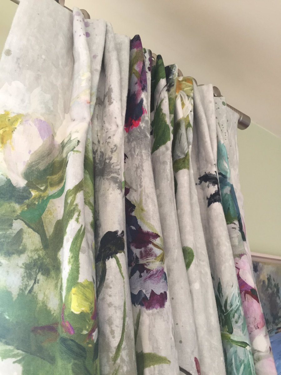 PattrnPrinciple's tweet photo. #handfinished #curtains made in #designersguild #aubriet #fabric with sofa upholstered in #warwickfabrics #marco #thepatternprinciple https://t.co/kAY9zBXUYp