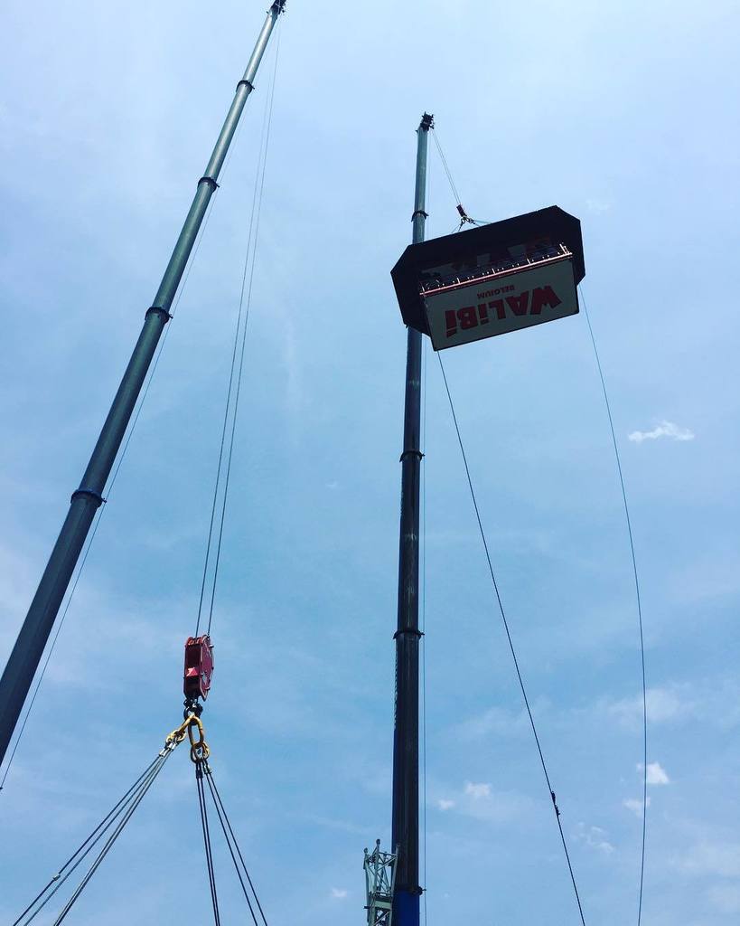 WalibiBand's tweet photo. Wie durft er? #walibibandlive #walibibelgium #sunnyday #highinthesky https://t.co/1tcqGz7CQ4
