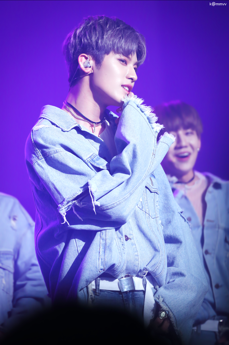 k_mmvv's tweet photo. 170612 붐 스테이지 😏💕✨✨
#투포케이 #24K #진홍 #Jinhong @24K_JinHong 
#ADDICTION #너_하나면_돼 #ONLY_YOU https://t.co/pjnvsMZvSO
