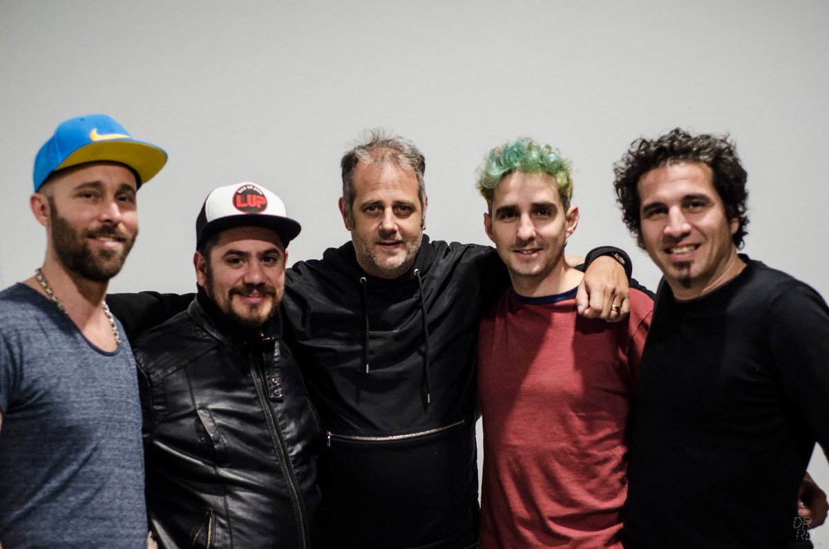 LOSCALIGARIS's tweet photo. Terminó la primera preproducción de nuevas canciones junto a Mariano y la Moska de @ladecadentes un honor tenerlos en casa #Caligaris20Años https://t.co/LrIkgRQFED