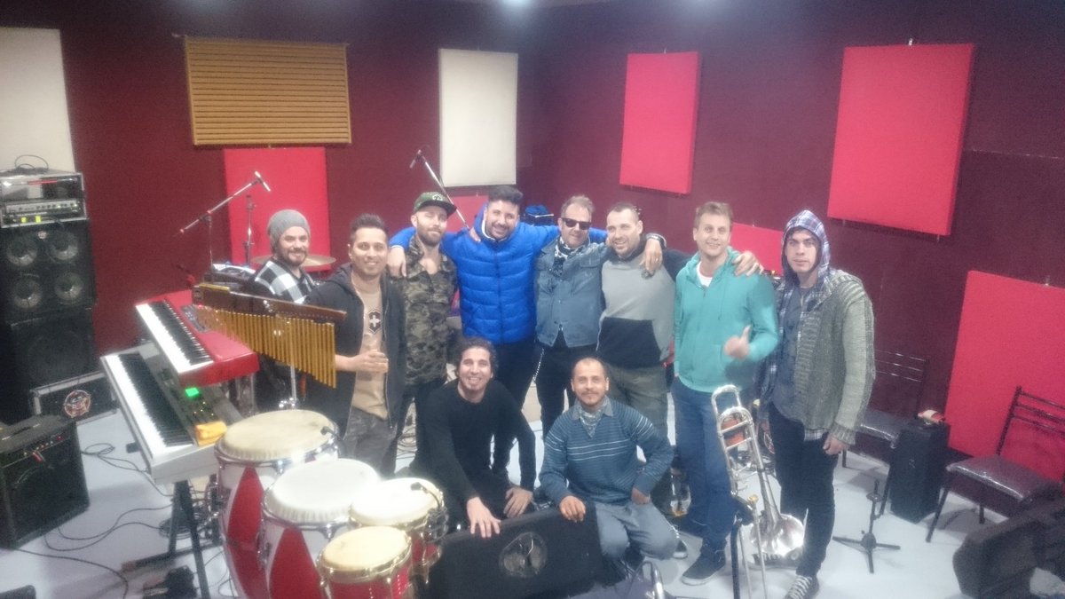 LOSCALIGARIS's tweet photo. Terminó la primera preproducción de nuevas canciones junto a Mariano y la Moska de @ladecadentes un honor tenerlos en casa #Caligaris20Años https://t.co/LrIkgRQFED